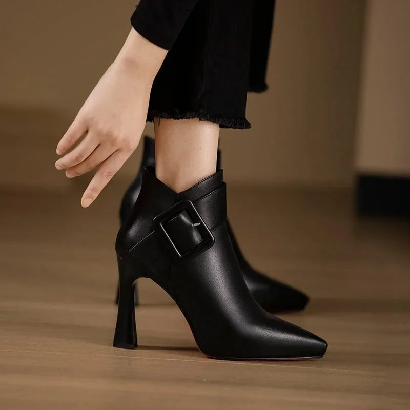 Natalia | Eleganckie botki z klamrą