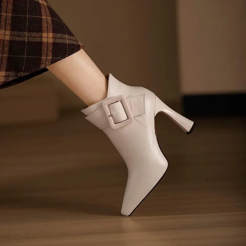 Natalia | Eleganckie botki z klamrą