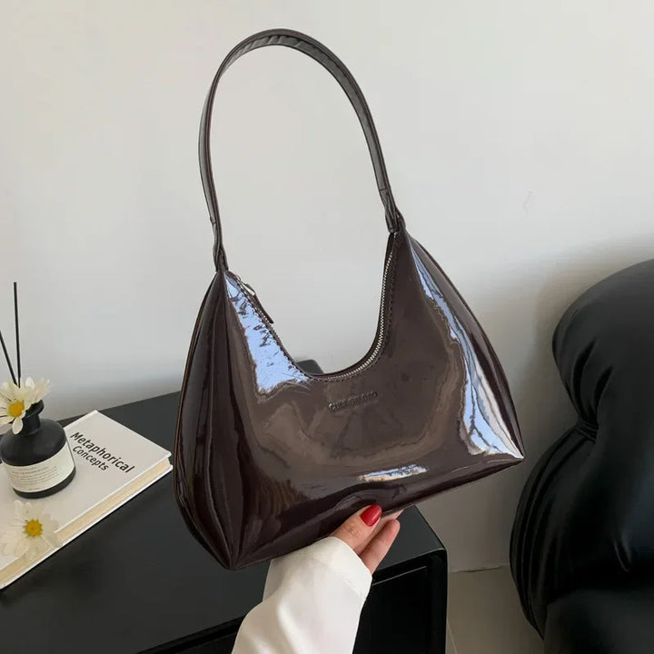 Vera™ – Elegancka bordowa torebka na ramię z lakierowanym wykończeniem
