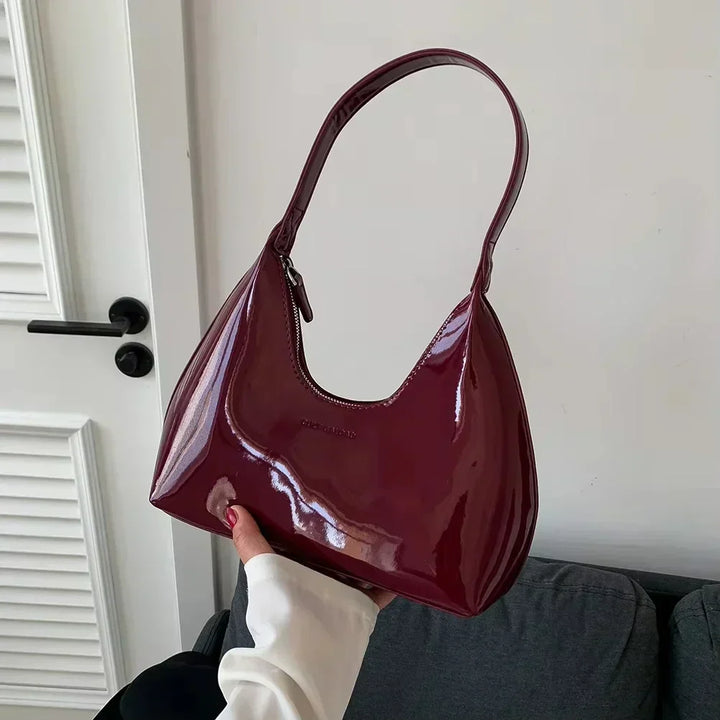 Vera™ – Elegancka bordowa torebka na ramię z lakierowanym wykończeniem